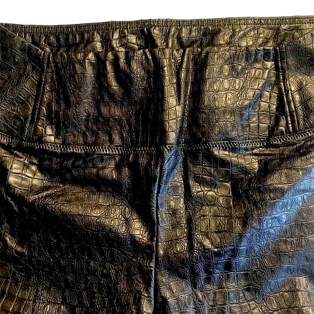 NWT 7 For All Mankind Croc Embossed Faux Leather Leggings in Black - Size L - Picture 9 of 15